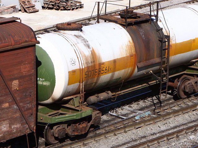 На железной дороге в Пермском крае произошла утечка хлора — цистерна с химикатами дала течь при транспортировке