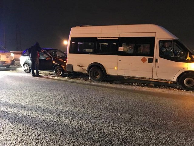 В Перми в ДТП с мини-автобусом и легковым автомобилем пострадал 7-летний ребенок