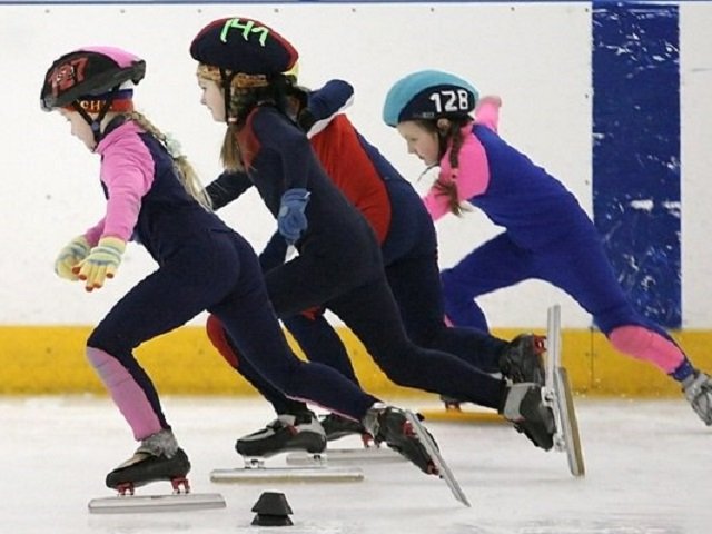 В Перми проходит Первенство города по конькобежному спорту среди мальчиков и девочек детского и младшего возраста