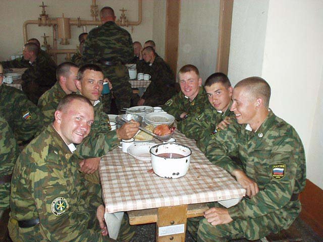 Многие российские призывники не попадают в армию из-за неправильного питания