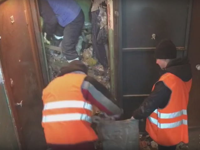 В Перми отравились ядовитыми парами сотрудники УК, расчищавшие от мусора квартиру пенсионерки