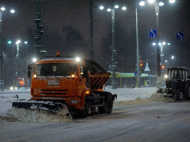 В Перми за ночь выпало 7 мм осадков — для уборки мобилизовано 380 единиц снегоуборочной техники