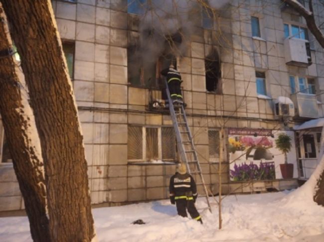 В Перми из-за пожара в многоквартирном доме эвакуировали более 40 жильцов