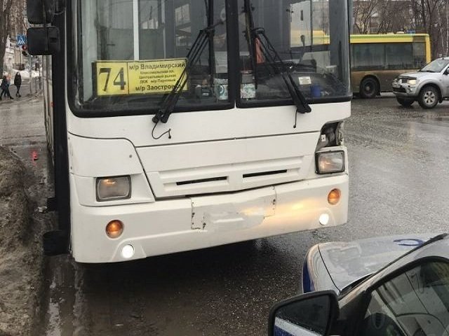 Кондуктор пермского автобуса пострадала в ДТП