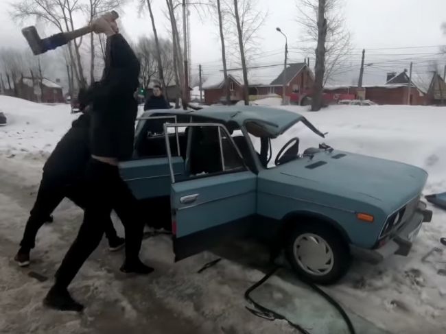 Пермский блогер Миша Машина вместе с подписчиком разбил машину
