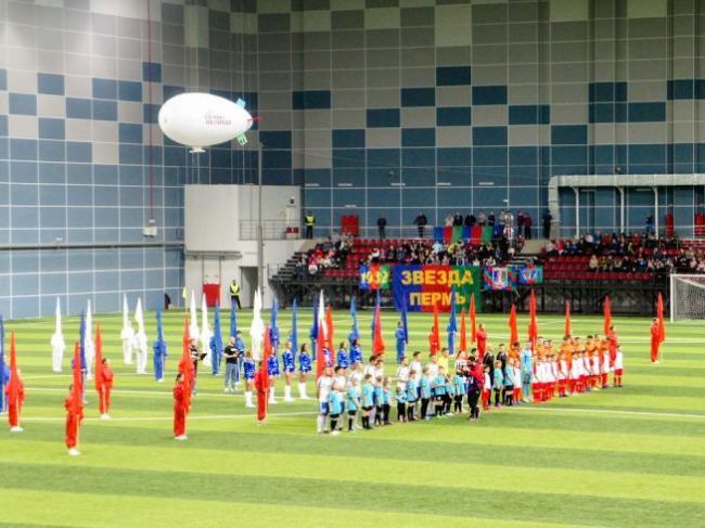 В манеже «Пермь Великая» 30 марта состоялся первый футбольный матч