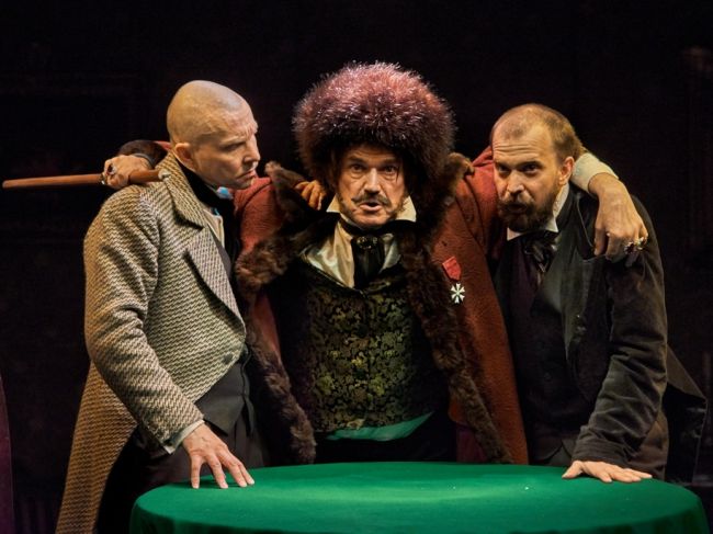 Что помогает пьесам Гоголя оставаться смешными и увлекательными столько лет?