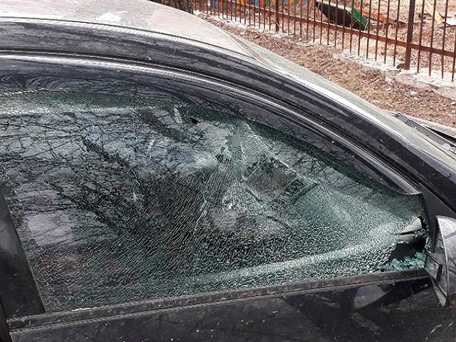 В Перми неизвестные обстреляли машины
