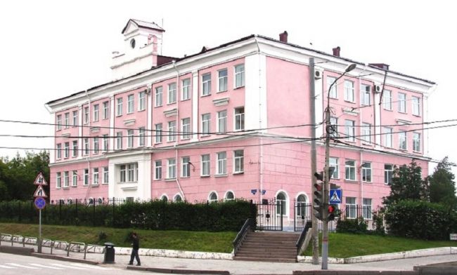 Директору пермской гимназии грозит увольнение