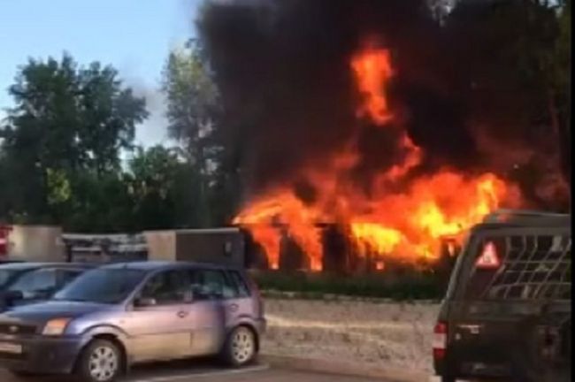 В Перми в микрорайоне Данилиха в домах произошел пожар