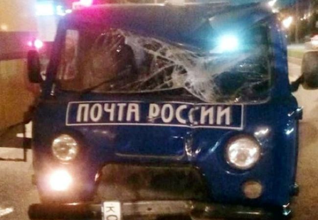 В Перми разбилась машина «Почты России»