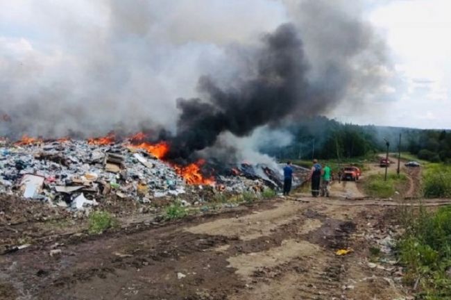 На мусорном полигоне в Лысьве произошел пожар