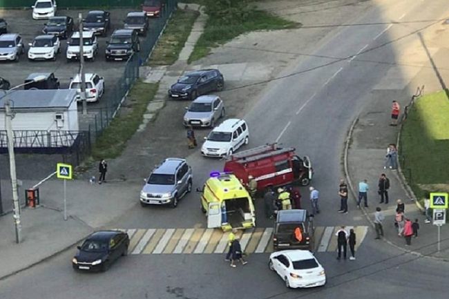 В Перми на пешеходном переходе сбили девушку