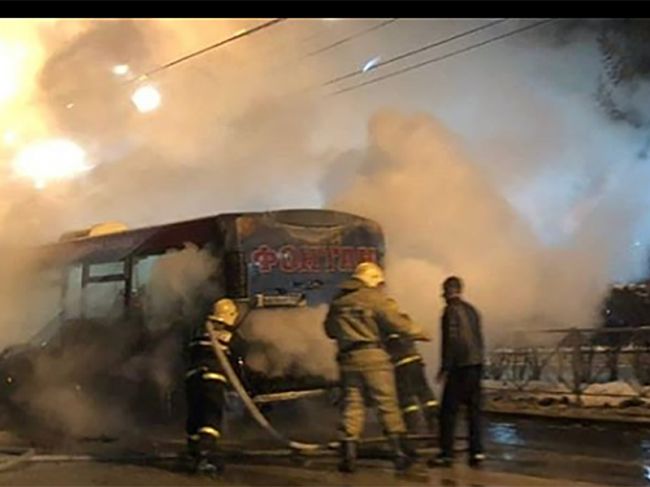 У Гознака во время движения загорелся автобус с пассажирами