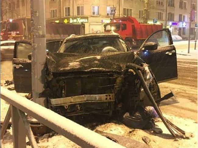 Из-за снегопада в центре Перми произошла массовая авария