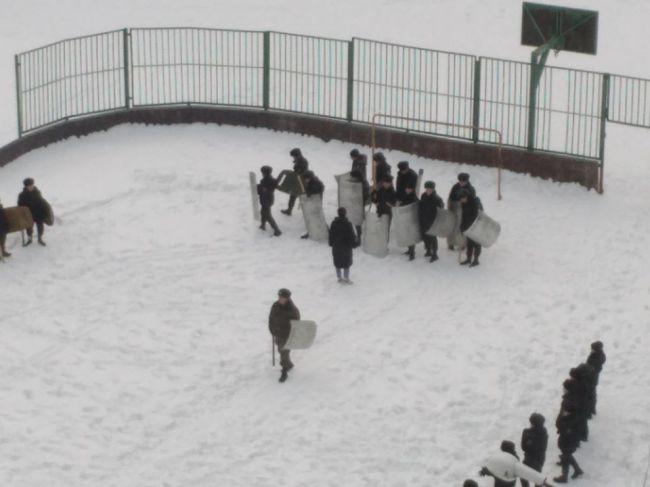 Детей кадетского класса в Перми учат разгонять митинги