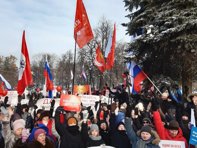 В Перми прошел митинг против отмены городской электрички