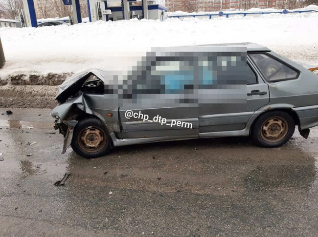 В Перми в результате аварии смяло автомобиль «ВАЗ» — погиб пенсионер