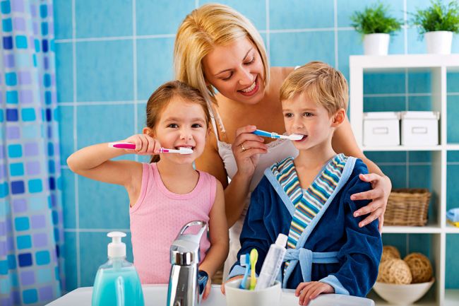 Как подружить ребенка с зубной щеткой