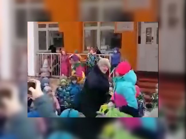 Директор детсада в Перми, где включили песню про алкоголь, уволилась