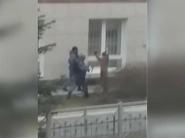 В центре Перми женщина разбила окна здания региональной прокуратуры