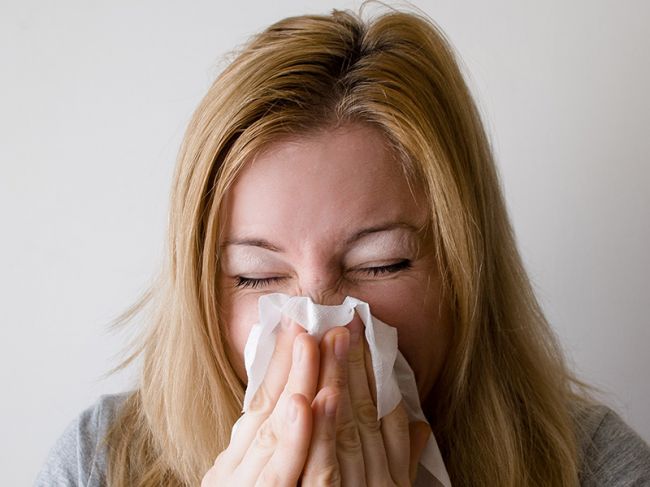В Роспотребнадзоре объяснили, как отличить аллергию от коронавируса