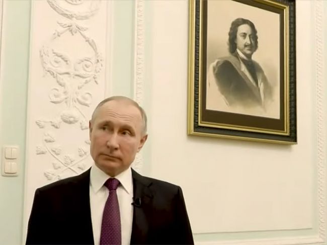 Владимир Путин показал свой секретный кабинет в Кремле