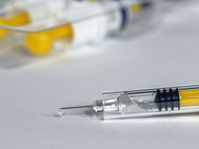 Названа дата, когда вакцина от коронавируса станет доступной для россиян