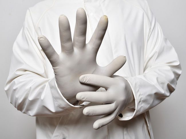 В Минздраве назвали ношение перчаток неэффективной мерой против COVID-19