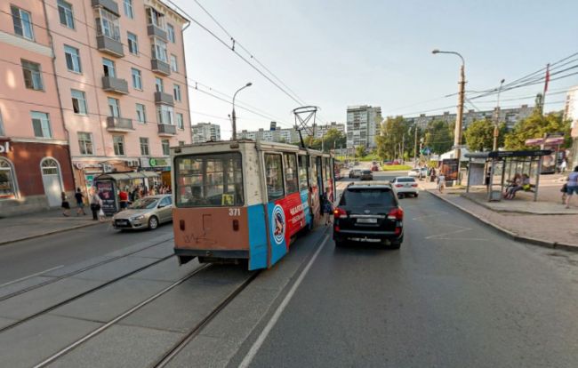 В центре Перми машина сбила вышедшего из трамвая мужчину