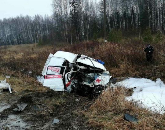 В ГИБДД назвали возможную причину аварии в Прикамье, в которой погибли медики