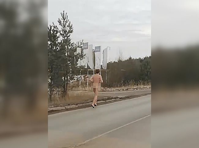 В Перми голый мужчина бегал по дороге