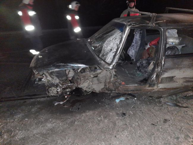 На трассе в Прикамье в лобовой аварии пострадал 73-летний водитель