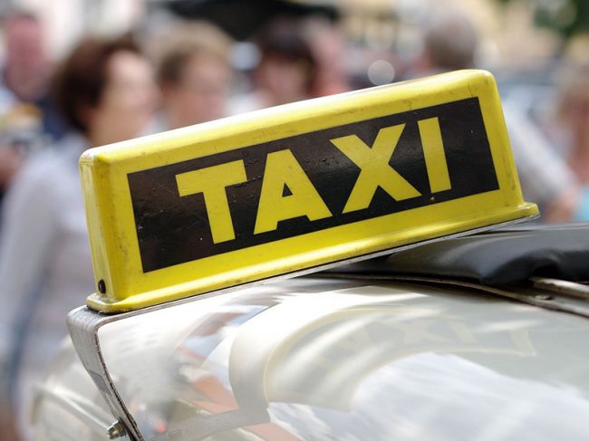 В Перми таксист расплатился за бензин и продукты банковской картой пассажира
