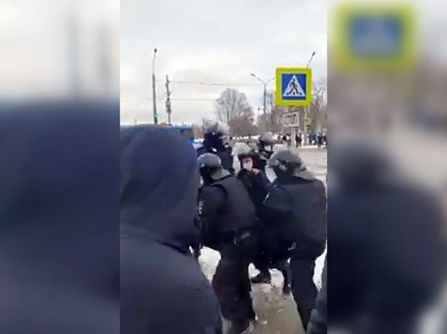 Шествие оппозиции в Перми завершилось массовыми задержаниями