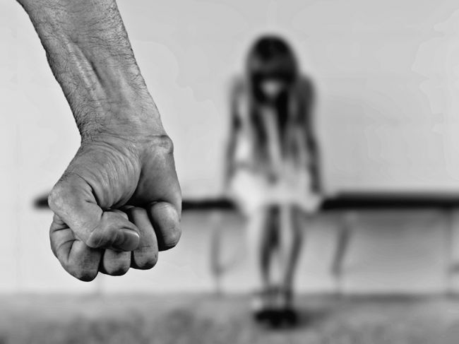 В Прикамье пьяный отец изнасиловал родную дочь
