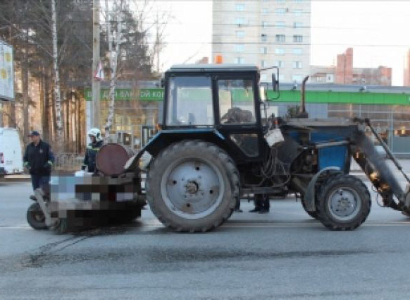 В Перми проводят проверку после гибели мужчины, которого намотало на щетку трактора