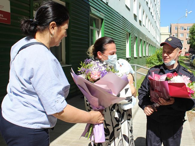 В Перми полицейские помогли женщине, которая начала рожать в пробке