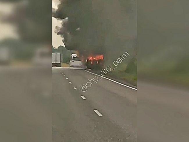 На трассе в Прикамье полностью сгорел пассажирский автобус