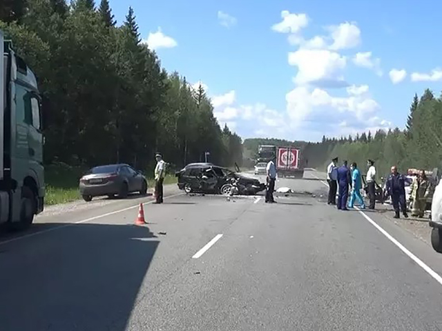 На трассе Пермь – Екатеринбург в страшной аварии погибли четыре человека