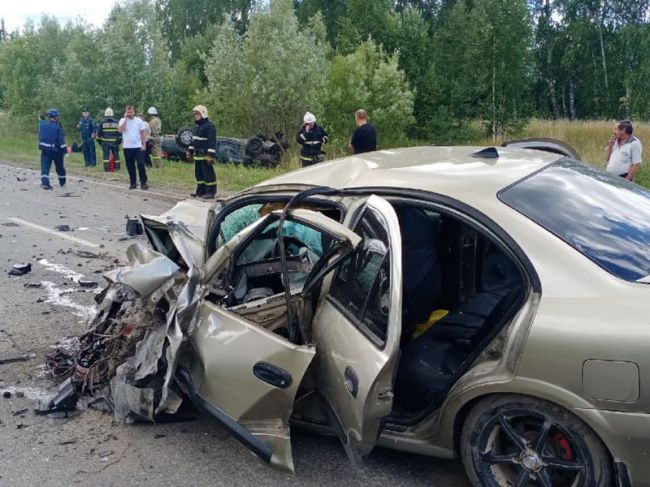 На трассе в Прикамье в страшной аварии пострадали восемь человек