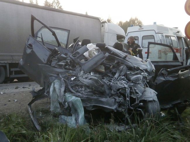 В страшной аварии на трассе в Прикамье погибли три человека