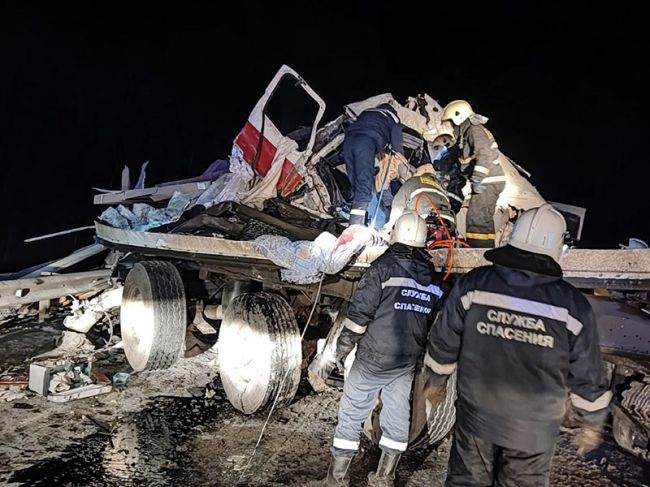 В Прикамье в страшной аварии с грузовиками погиб молодой водитель