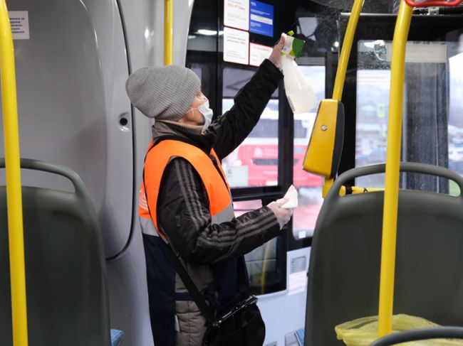 Ежемесячно в автобусах и трамваях Перми ловят около 2 тысяч безбилетников