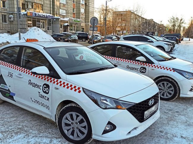 В Перми появились такси, окрашенные по новым правилам властей