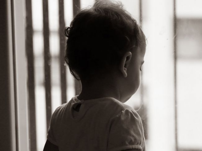 Двухлетий ребенок выпал из окна в Перми
