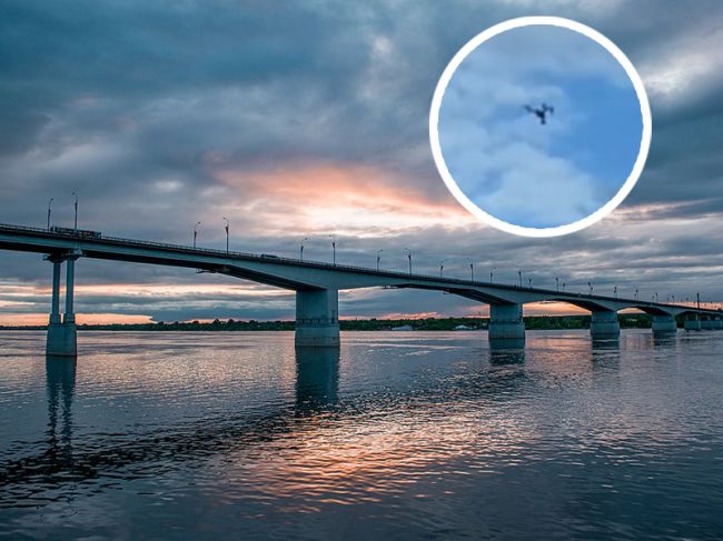 Над Коммунальным мостом заметили неизвестный дрон