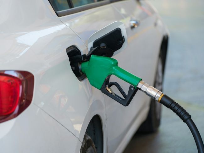 Впервые средняя цена бензина в Пермском крае превысила 57 рублей