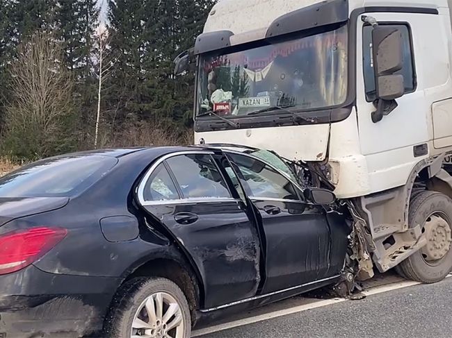 Трагедия на трассе Пермь–Екатеринбург: в страшной аварии погибли четыре человека