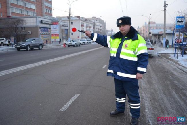 Сегодня в Перми на дорогах дежурят 600 дорожных полицейских